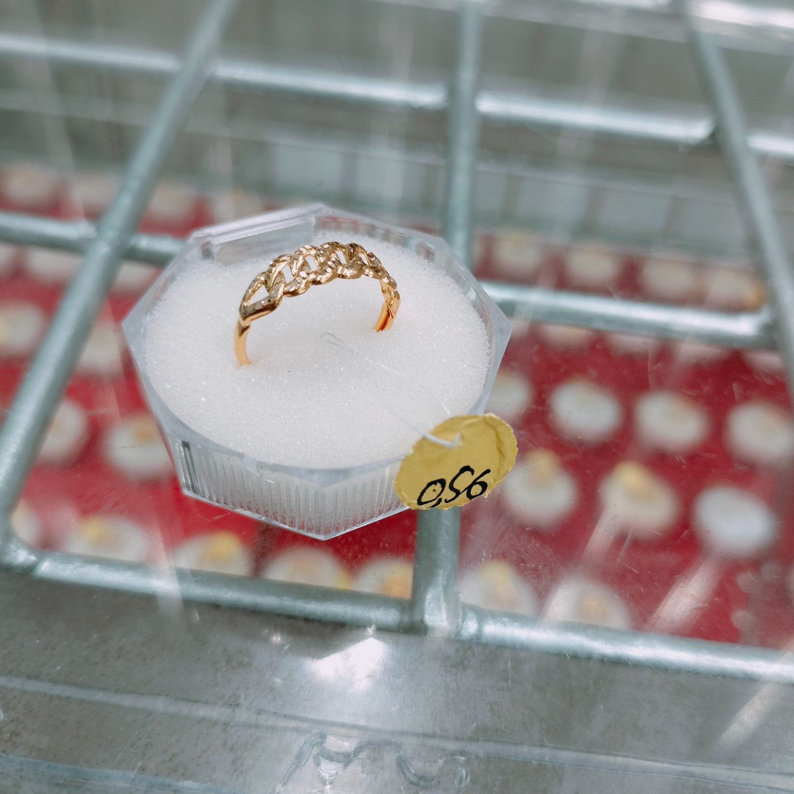 Cincin rantai rata kosong dalam